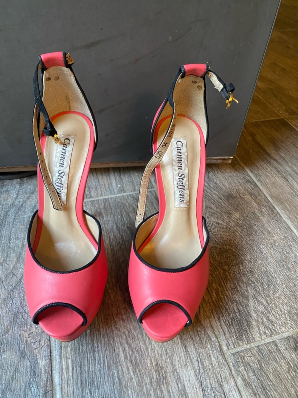 Like new Peep toe heels